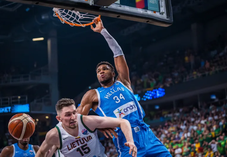 期间字母哥, AA 期间字母哥, AA